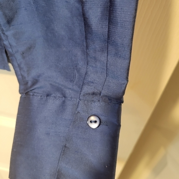 Sunny Leigh Women's 100% silk cobalt blue button down top size Medium NWT - Picture 8 of 9